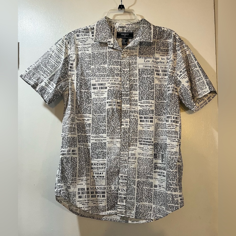 Newspaper Print Style Men’s Forever 21 Dress Shirt Sz Medium